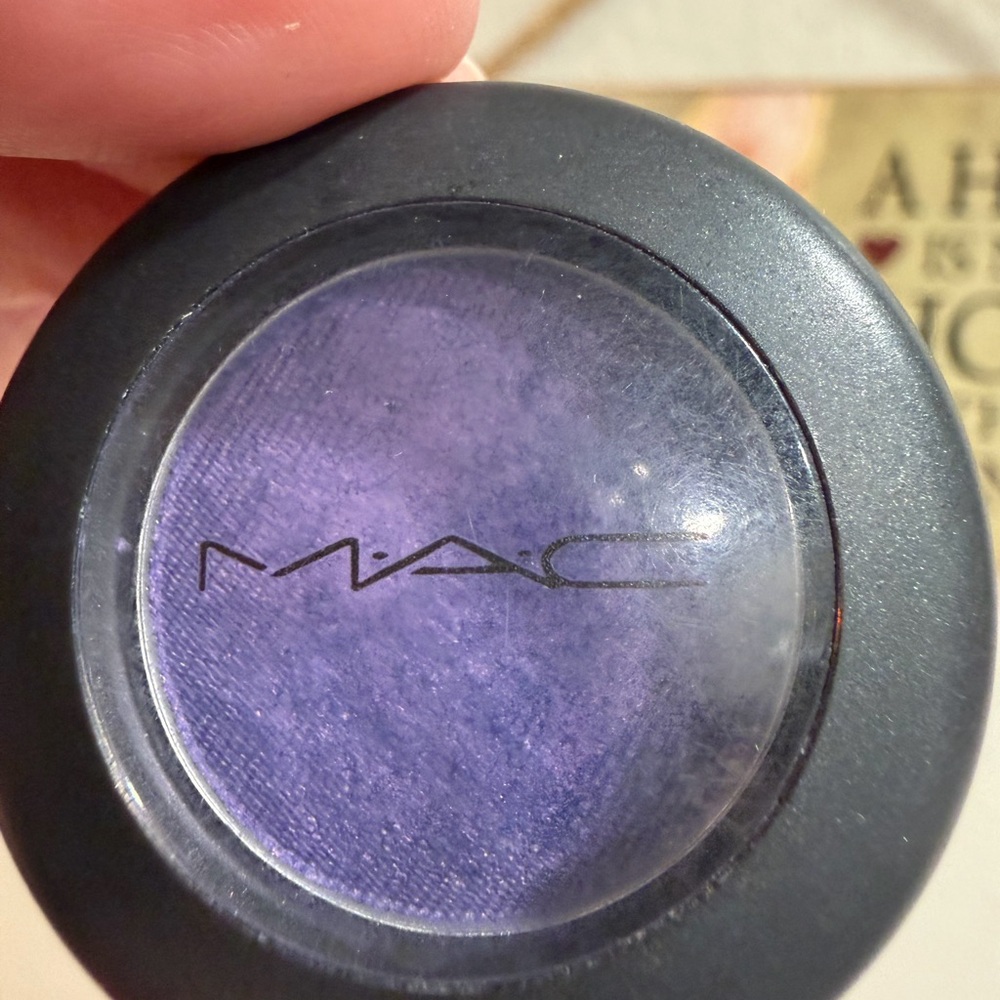 MAC Cosmetics Parfait Amour Frost Eyeshadow - Purple